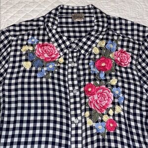 Como Vintage Floral Embroidered Checkered/Gingham Long Sleeve Shirt. Sz Medium